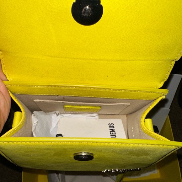 Jacquemus Le Chiquito Moyen leather tote bag - Picture 10 of 10